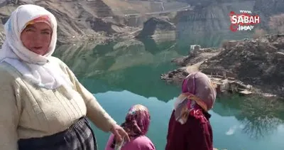 Baraj suları çekilince hatıraları için evlerine patika yol yaptılar | Video