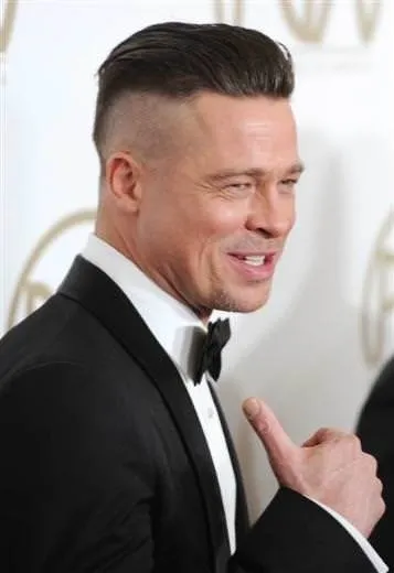 Brad Pitt saçlarıyla oynamayı çok seviyor