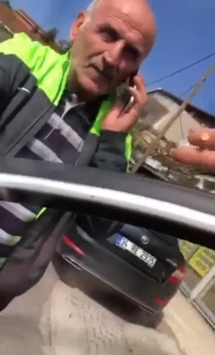 İstanbul’da bir taksici yolcunun kafasına demirle vurup bayılttı!