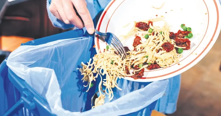 Artan yemekleri eve götürenler el kaldırsın