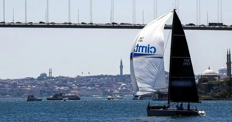 İstanbul Boğazı’nda gemi trafiği yat yarışları nedeniyle 6 saat boyunca askıya alındı