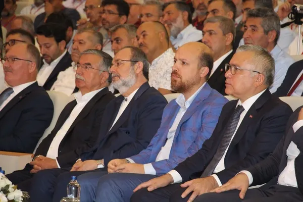 bilal-erdogan-imam-hatipliler-kurultayinda-konustu-1662204018234.jpg