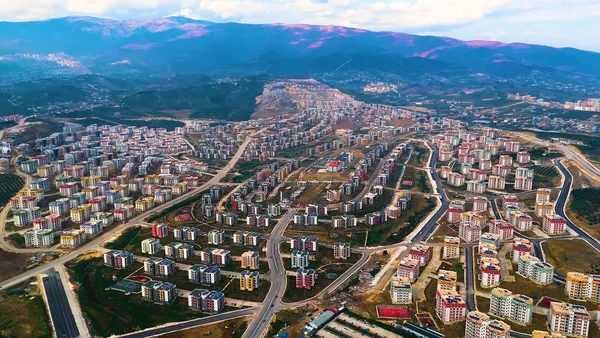 saatte-23-gunde-550-konut-deprem-konutlari-rus-basinini-hayran-birakti-1792399575714.jpg
