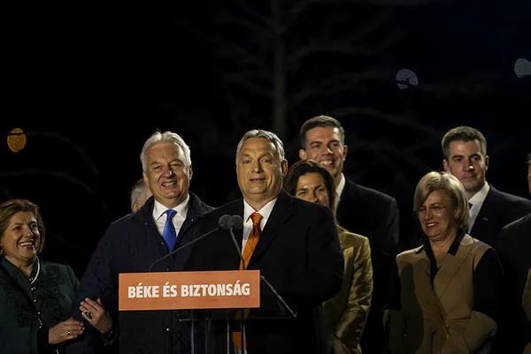 6li-ittifak-macaristandaki-secimde-sandiga-gomuldu-1649128455988.jpg Victor Orban'dan tarihe geçen konuşma! 6’lı ittifak Macaristan’daki seçimde sandığa gömüldü
