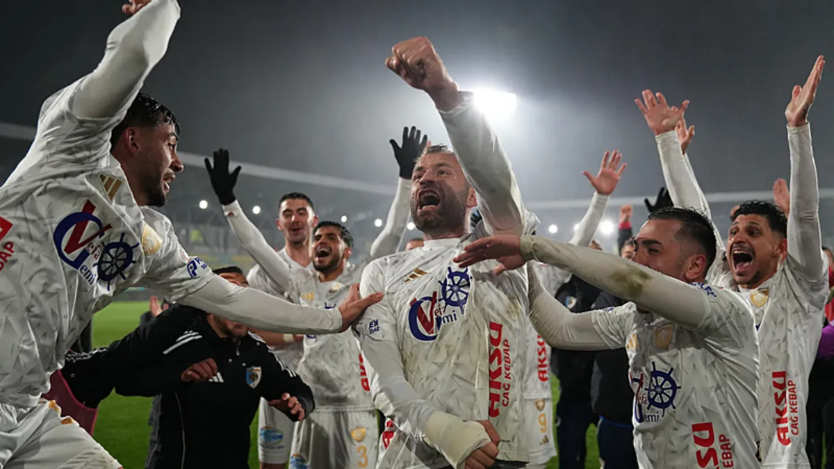 Süper Lig’e yükselme mücadelesinde Erzurumspor FK bir adım önde Süper Lig’e yükselme mücadelesinde Erzurumspor FK bir adım önde