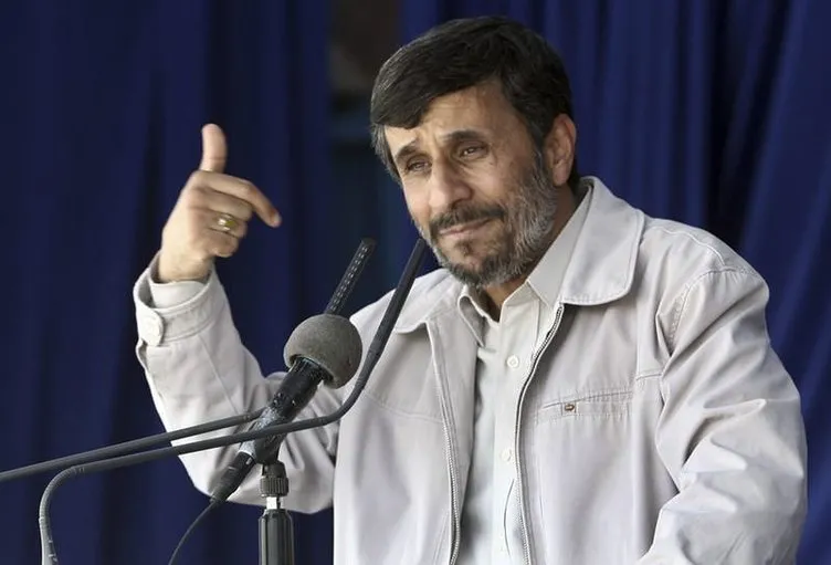 Ahmedinejad’ın portresi...