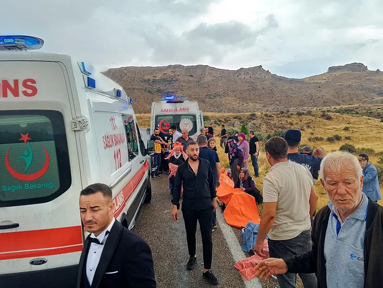 Sivas’ta Düğüne gidenleri taşıyan midibüs devrildi: 27 yaralı!