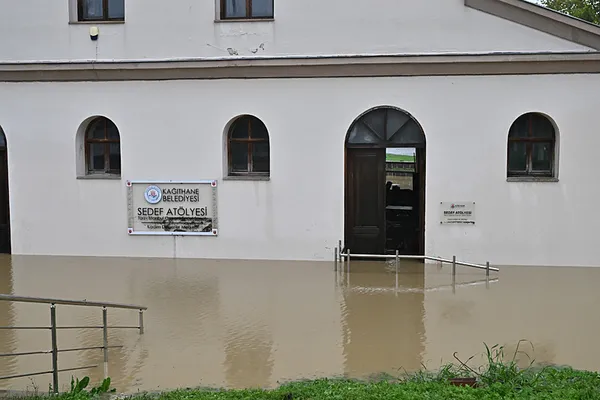 tarihi-300-yillik-sadabad-camii-sular-altinda-kaldi-1792050156506.jpg
