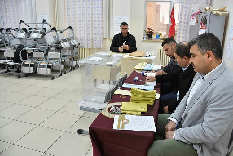 Türkiye sandık başında! 57 milyon seçmen tercihini yapıyor