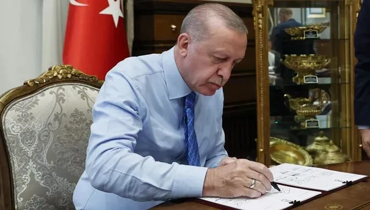 Son dakika: Başkan Erdoğan imzaladı! Hakim ve savcıların görevde yükselmelerine ilişkin kararlar Resmi Gazete’de