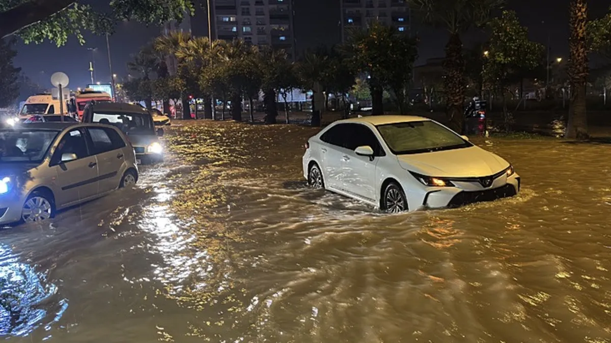 Sağanak Adana ve Osmaniye’de hayatı olumsuz etkiledi Sağanak Adana ve Osmaniye’de hayatı olumsuz etkiledi