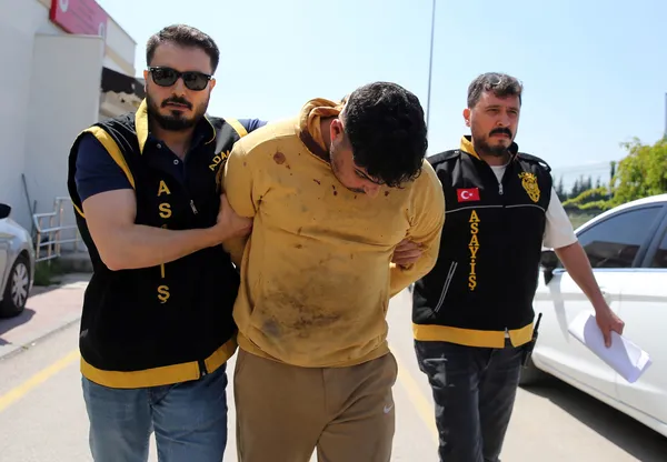 yer-adana-ihbara-giden-polis-memurunu-silahla-yaraladi-suphelinin-piskin-savunmasi-pes-dedirtti-yanlislikla-vu-1782547797311.jpg