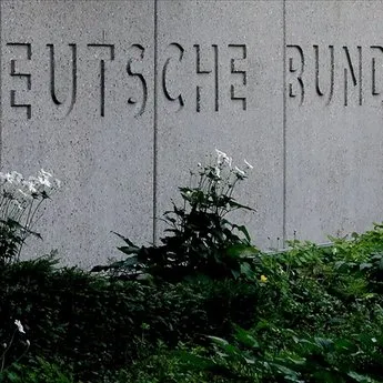 Bundesbank: Alman ekonomisi yavaş yavaş ivme kazanıyor