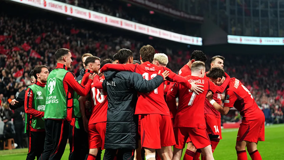 SON DAKİKA | Türkiye, Dünya Kupası bileti için sahada! Kosova maçının ilk 11’i belli oldu… SON DAKİKA | Türkiye, Dünya Kupası bileti için sahada! Kosova maçının ilk 11’i belli oldu…