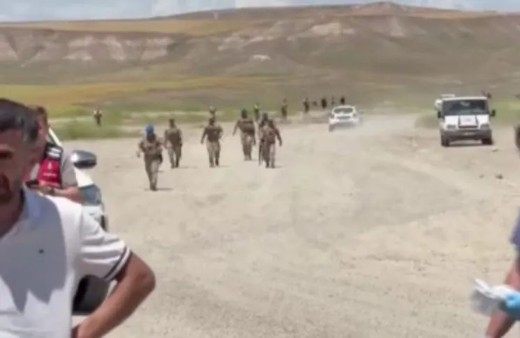 Diyarbakır’da vahşet! Baba ve oğlunu arabaya bağlayıp yakarak katlettiler!