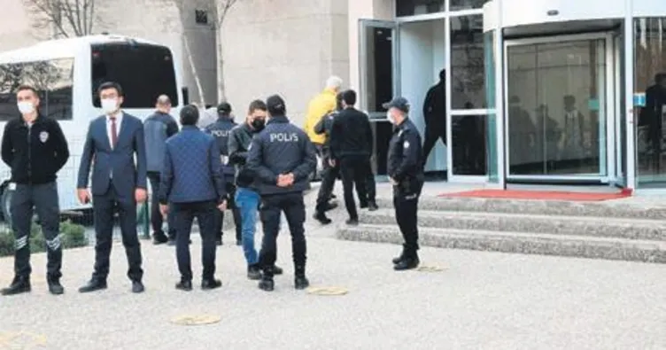 14 emekli amiral mahkemeye sevk edildi