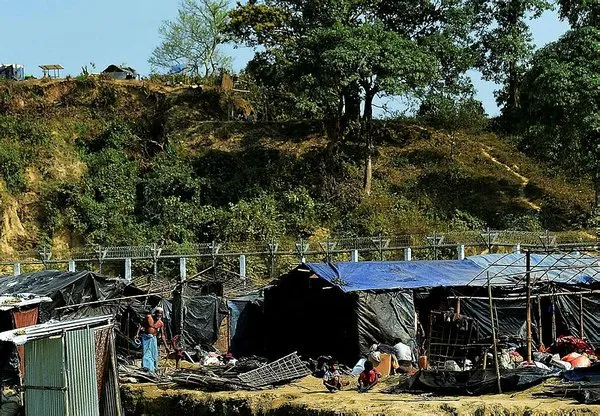 Myanmar ordusu Arakan bölgesini askerileştiriyor