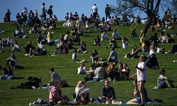 İngiltere normalleşiyor: Koronavirüs kısıtlamaları azaltıldı halk parklara akın etti