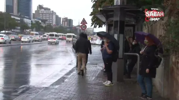 İstanbul’da vatandaşlar yağmura hazırlıksız yakalandı | Video