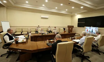 Bakan Akar, komutanlarla toplantı yaptı