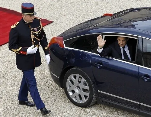 Sarkozy veda etti