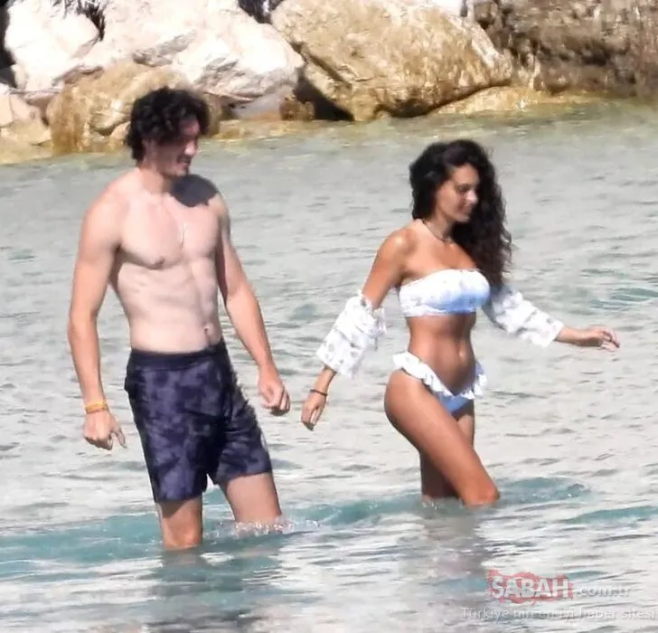 Güzel oyuncu Ebru Şahin bikinisi ile duş alırken sevgilisinin objektifine takıldı! Ebru Şahin bikinili pozları ile Maldivler’i yaktı geçti!