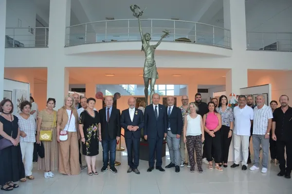 guzel-sanatlar-eylul-sergisini-cumhurbaskani-ersin-tatar-acti-1663396059569.jpg