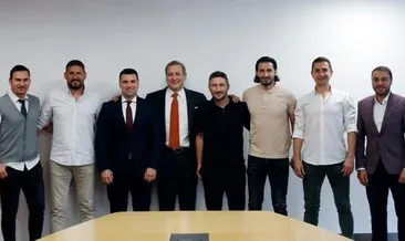 Galatasaraylı eski futbolculardan Burak Elmas’a ziyaret!