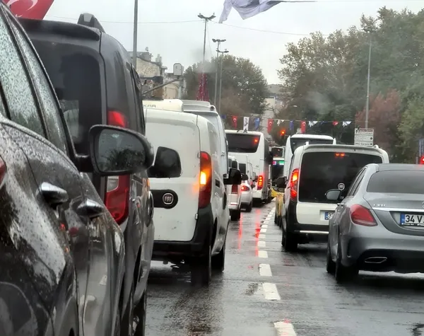 istanbulda-yagmur-nedeniyle-trafik-yogunlugu-yasandi-1759134094786.jpg