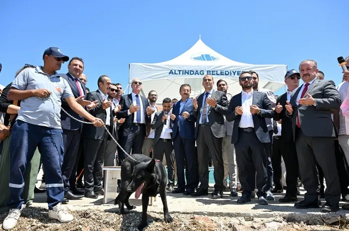 ak-partili-altindag-belediyesinden-ornek-adim-sokak-hayvanlarina-500-bin-metrekarelik-yasam-alani-1753518272477.jpg AK Partili Altındağ Belediyesinden örnek adım: Sokak hayvanlarına 500 bin metrekarelik yaşam alanı