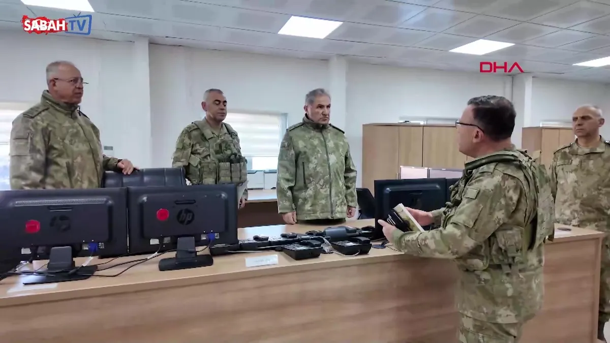 Kara Kuvvetleri Komutanı Tokel, Suriye sınırında incelemelerde bulundu | Video videosunu izle Kara Kuvvetleri Komutanı Tokel, Suriye sınırında incelemelerde bulundu | Video videosunu izle