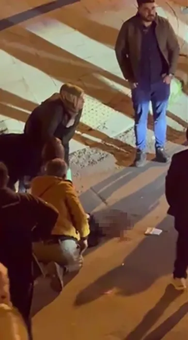 İstanbul’da sokak ortasında vahşet! Herkesin gözü önünde eski eşini defalarca bıçakladı!