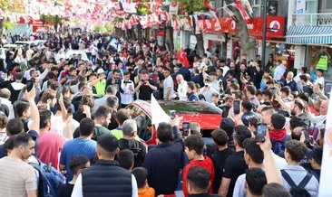 Aksaray’da TOGG izdihamı ! Binlerce kişi görebilmek için caddeleri doldurdu