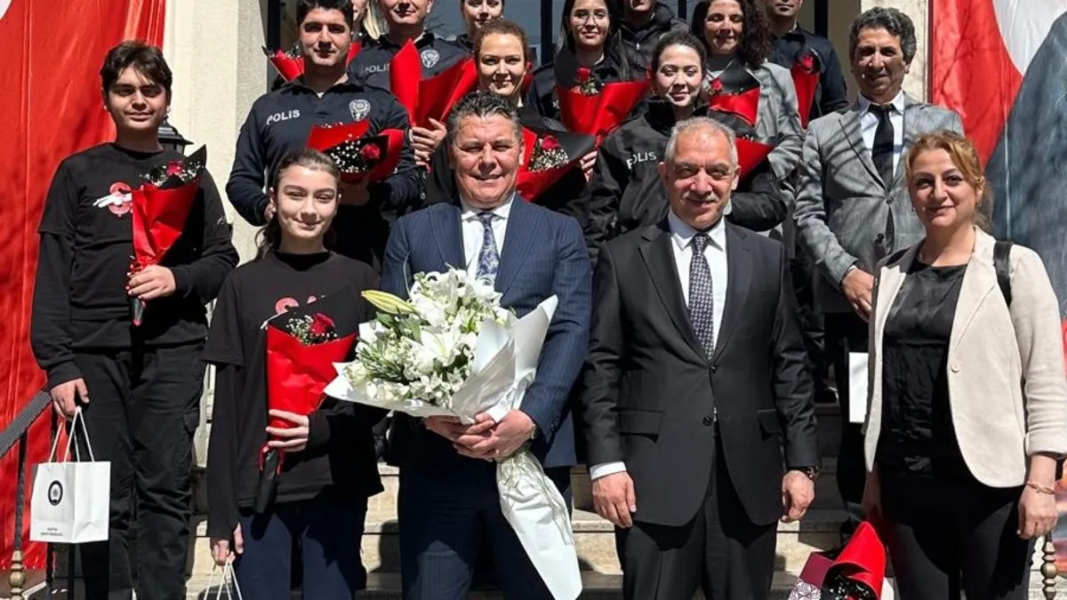 Öğrencilerden emniyete Polis Haftası ziyareti