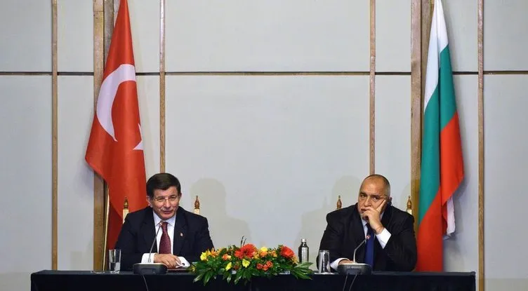Başbakan Davutoğlu’na büyük ilgi
