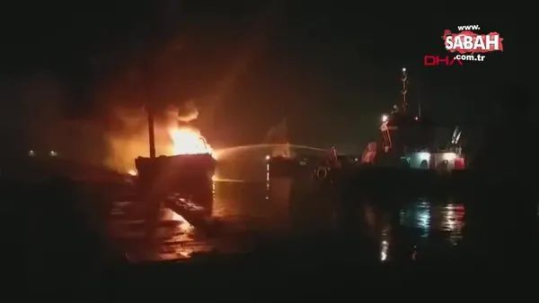 Endonezya'da balıkçı tekneleri çıkan yangında küle döndü!
