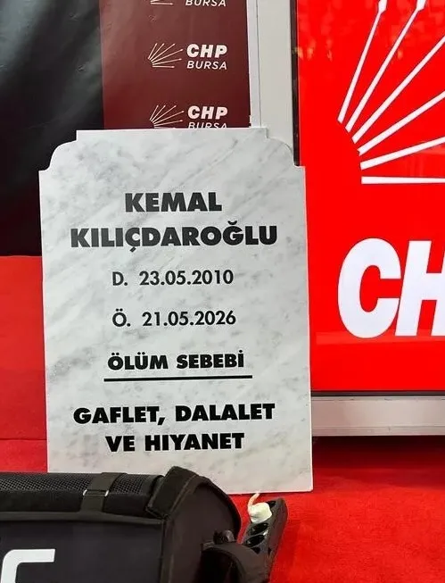 chp-il-teskilatinda-skandal-bayramlasma-kemal-kilicdaroglunun-mezar-tasini-diktiler-1779810357870.jpg