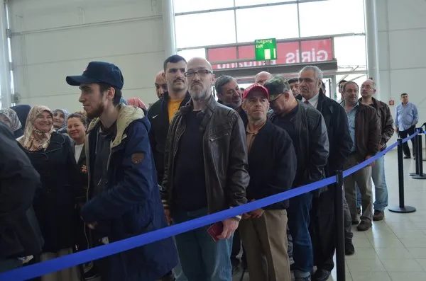 Almanya'daki sandıklarda uzun kuyruklar oluştu