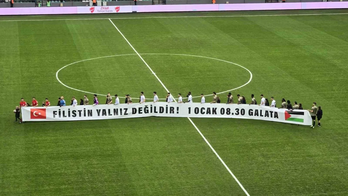 Ziraat Türkiye Kupası maçında Gazze yürüyüşüne destek! Ziraat Türkiye Kupası maçında Gazze yürüyüşüne destek!