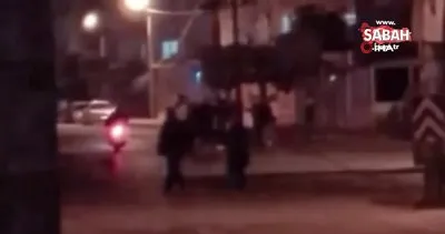 Yılbaşını sokakta ‘Erik Dalı’ ile kutladılar, polisin sireniyle çil yavrusu gibi dağıldılar | Video