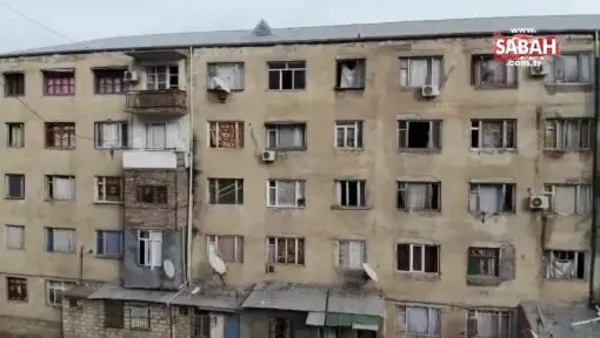 Gence’de füze saldırısı sonucu camları kırılan savaşzedeler kırılan camlarını naylon ve kilimle örttü | Video
