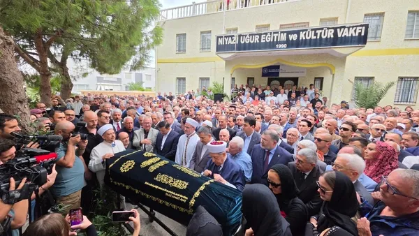 izmir-buyuksehir-belediyesi-eski-baskani-burhan-ozfatura-son-yolculuguna-ugurlandi-1790165403509.jpg