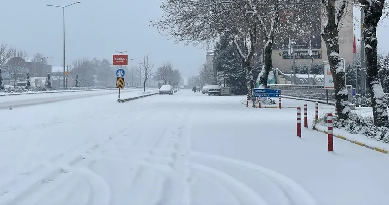 Yurt beyaza büründü