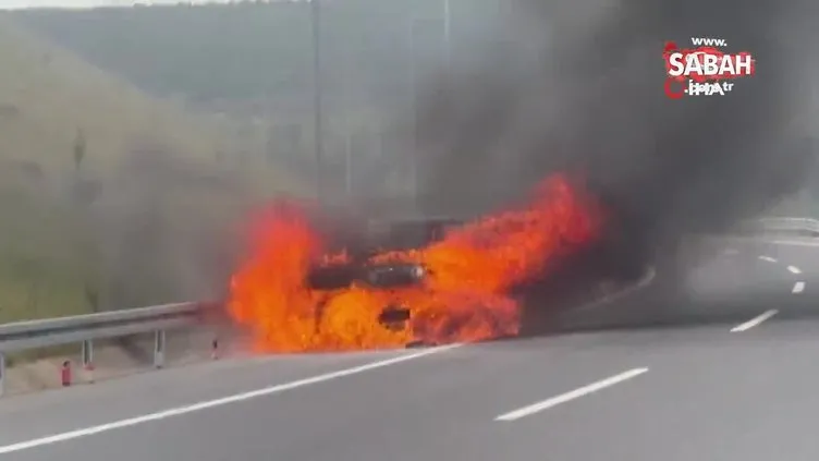 Pendik’te minibüs alev alev böyle yandı | Video