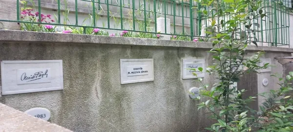 necip-fazil-kisakurek-43yilinda-kabri-basinda-dualarla-anildi-1779711586587.jpg