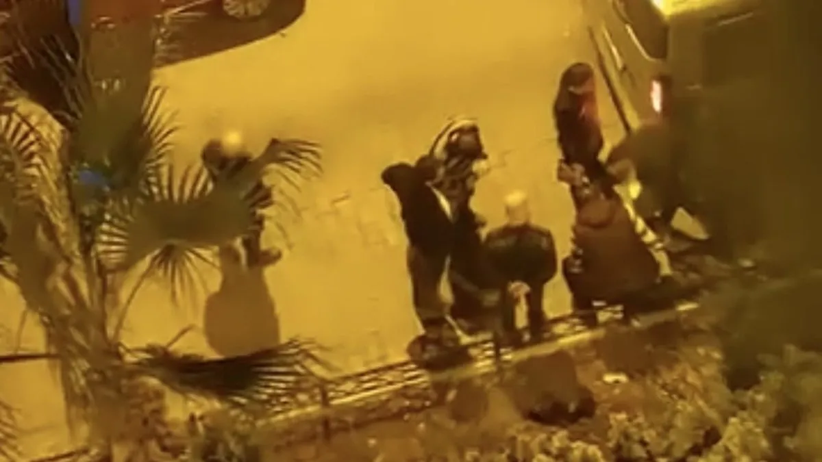 İzmir’de aile içi kavga faciayla bitti! Sinir krizi geçirip otomobilini ateşe verdi, yanarak ağır yaralandı İzmir’de aile içi kavga faciayla bitti! Sinir krizi geçirip otomobilini ateşe verdi, yanarak ağır yaralandı