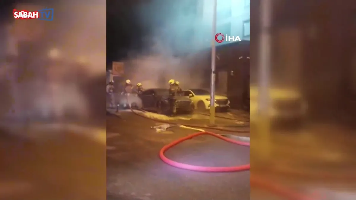 Kadıköy’de galeri önündeki park halindeki araçlar alev alev yandı | Video videosunu izle Kadıköy’de galeri önündeki park halindeki araçlar alev alev yandı | Video videosunu izle