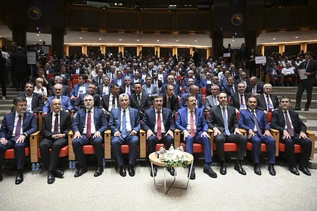 bakanlar-ve-tobb-baskani-hisarciklioglundan-turkiye-ekonomi-surasi-sonrasi-degerlendirme-1692217913827.jpg