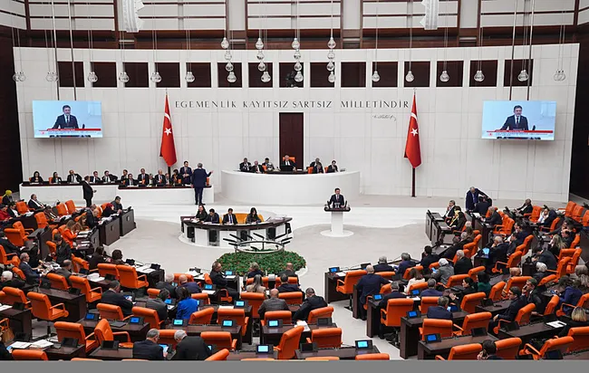 bakan-yumakli-2026nin-yol-haritasini-acikladi-dev-yatirimlari-hizmete-aliyoruz-1765909028232.jpg