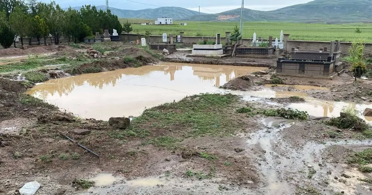 Develi’yi önce dolu sonra sel vurdu